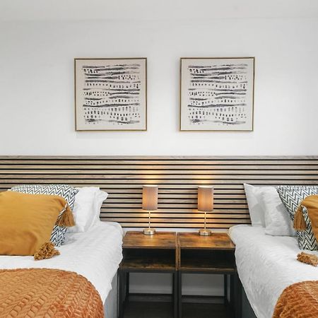 Modern Bungalow In Maidstone Sleeps 5 With Free Parking Bagian luar foto