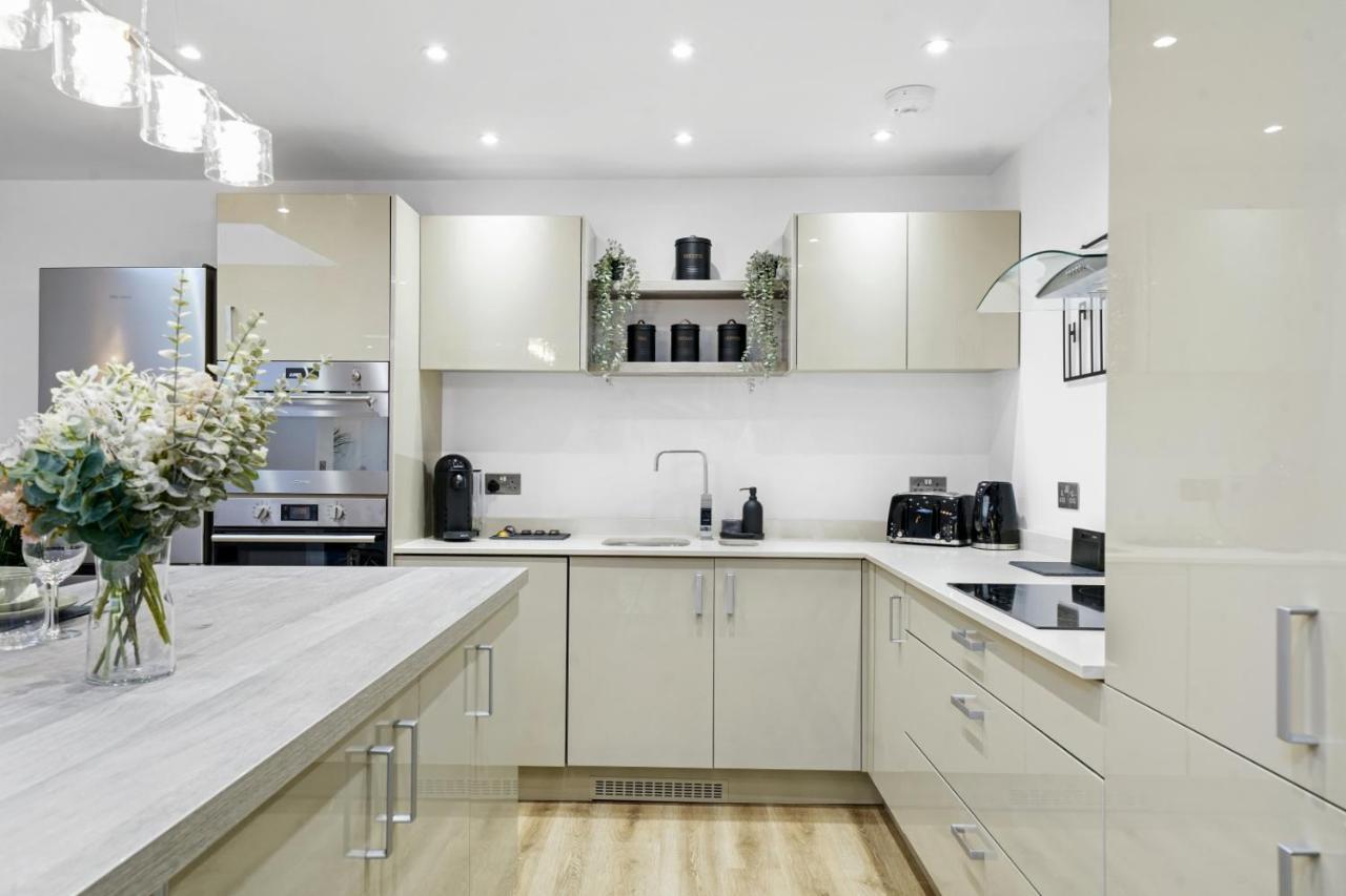 Modern Bungalow In Maidstone Sleeps 5 With Free Parking Bagian luar foto