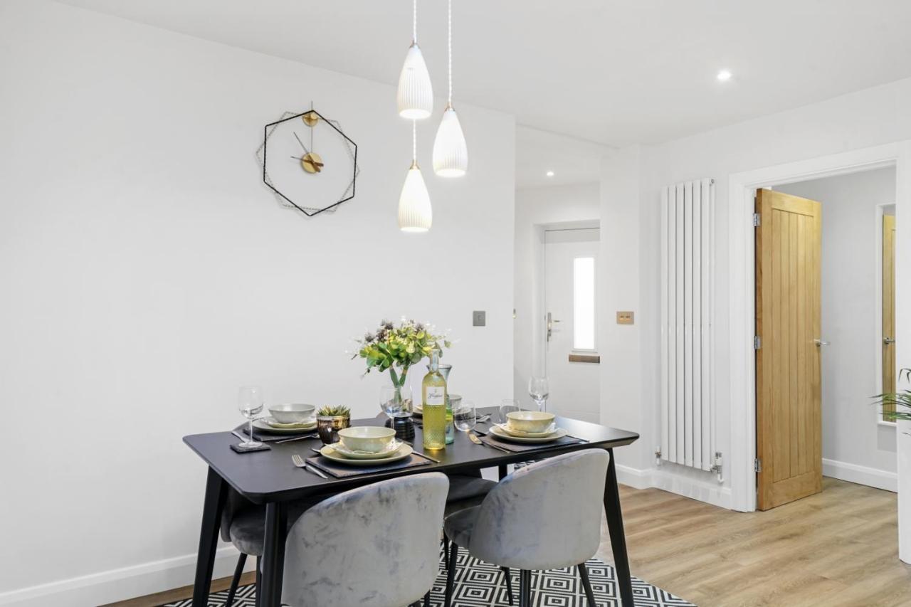 Modern Bungalow In Maidstone Sleeps 5 With Free Parking Bagian luar foto