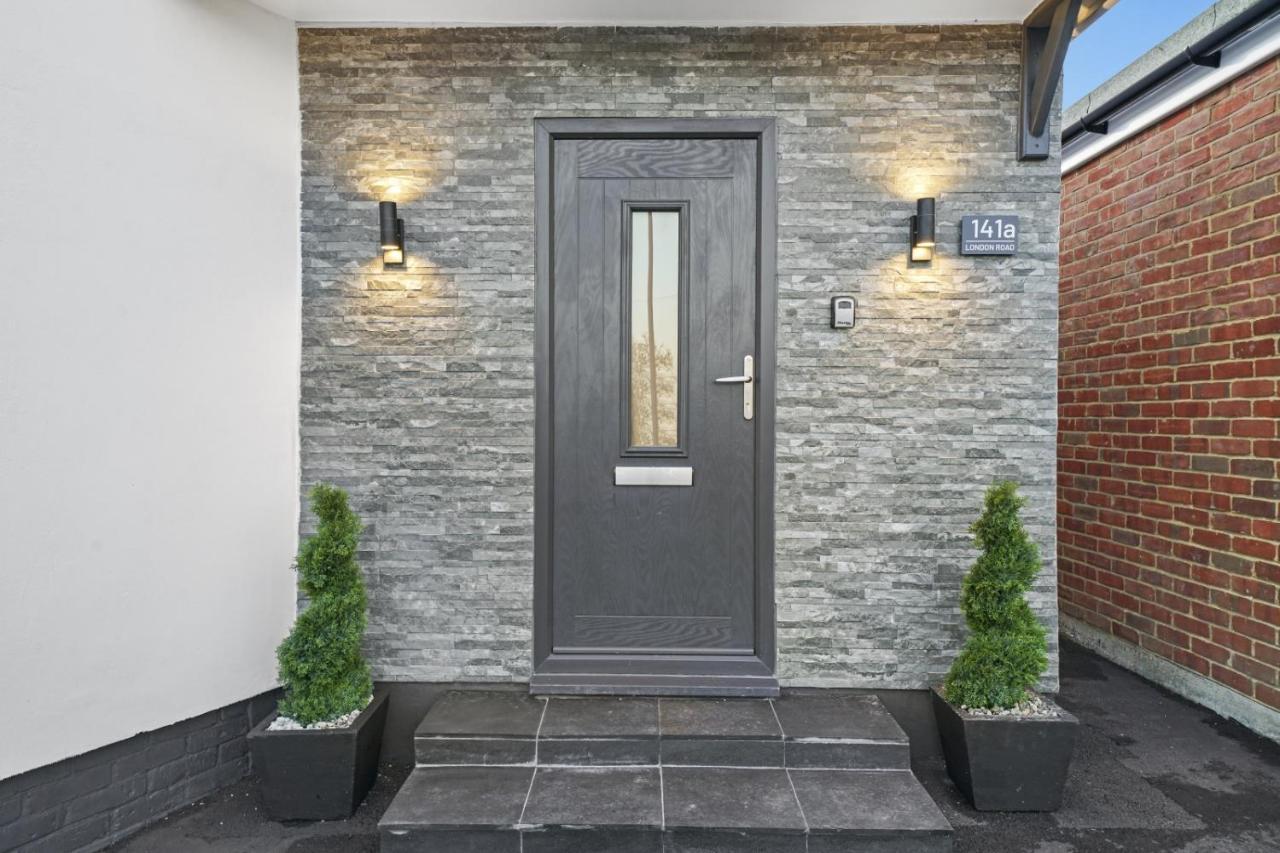 Modern Bungalow In Maidstone Sleeps 5 With Free Parking Bagian luar foto