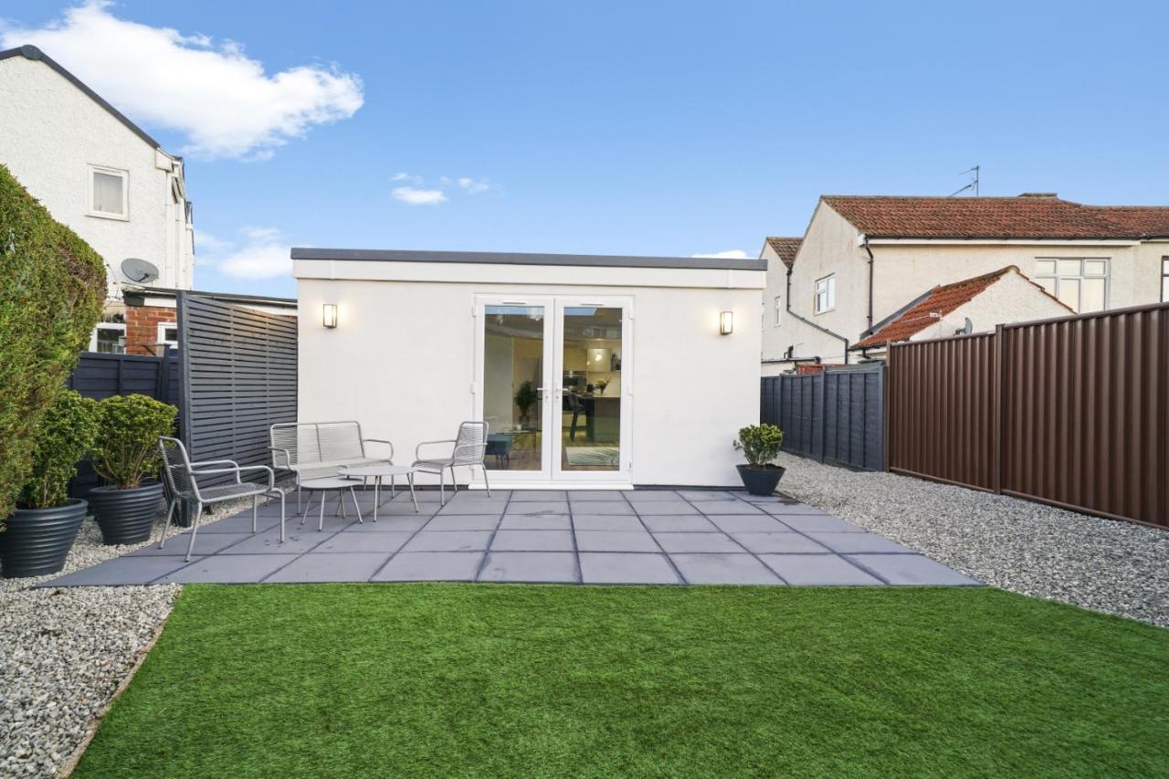 Modern Bungalow In Maidstone Sleeps 5 With Free Parking Bagian luar foto