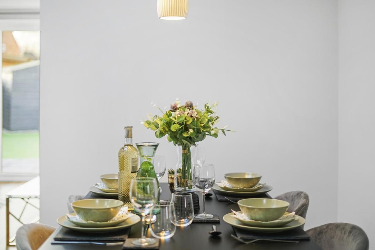 Modern Bungalow In Maidstone Sleeps 5 With Free Parking Bagian luar foto