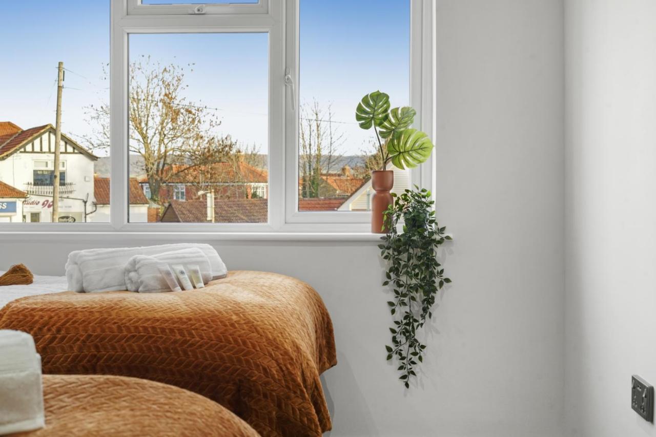 Modern Bungalow In Maidstone Sleeps 5 With Free Parking Bagian luar foto