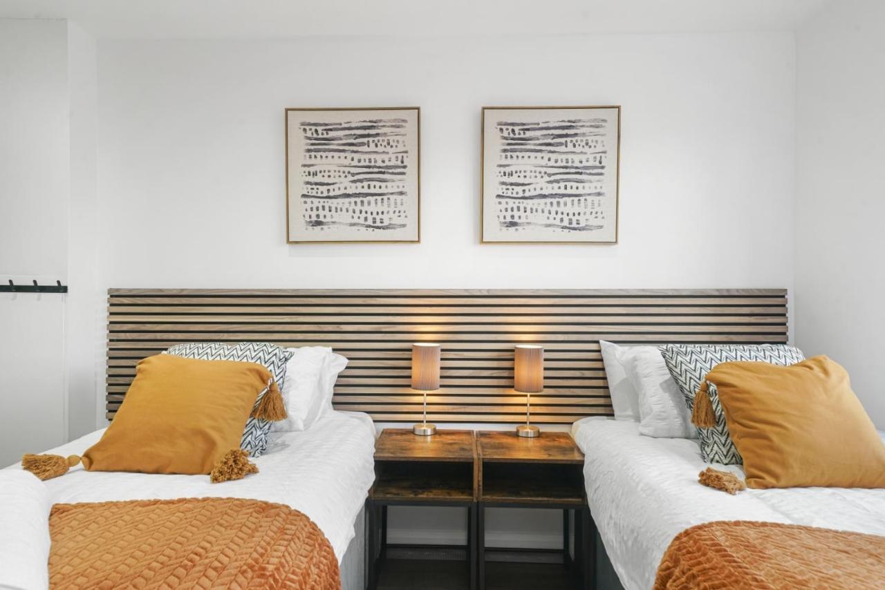 Modern Bungalow In Maidstone Sleeps 5 With Free Parking Bagian luar foto
