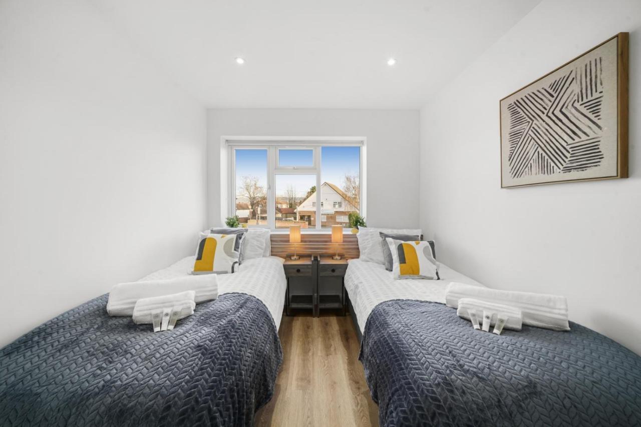 Modern Bungalow In Maidstone Sleeps 5 With Free Parking Bagian luar foto