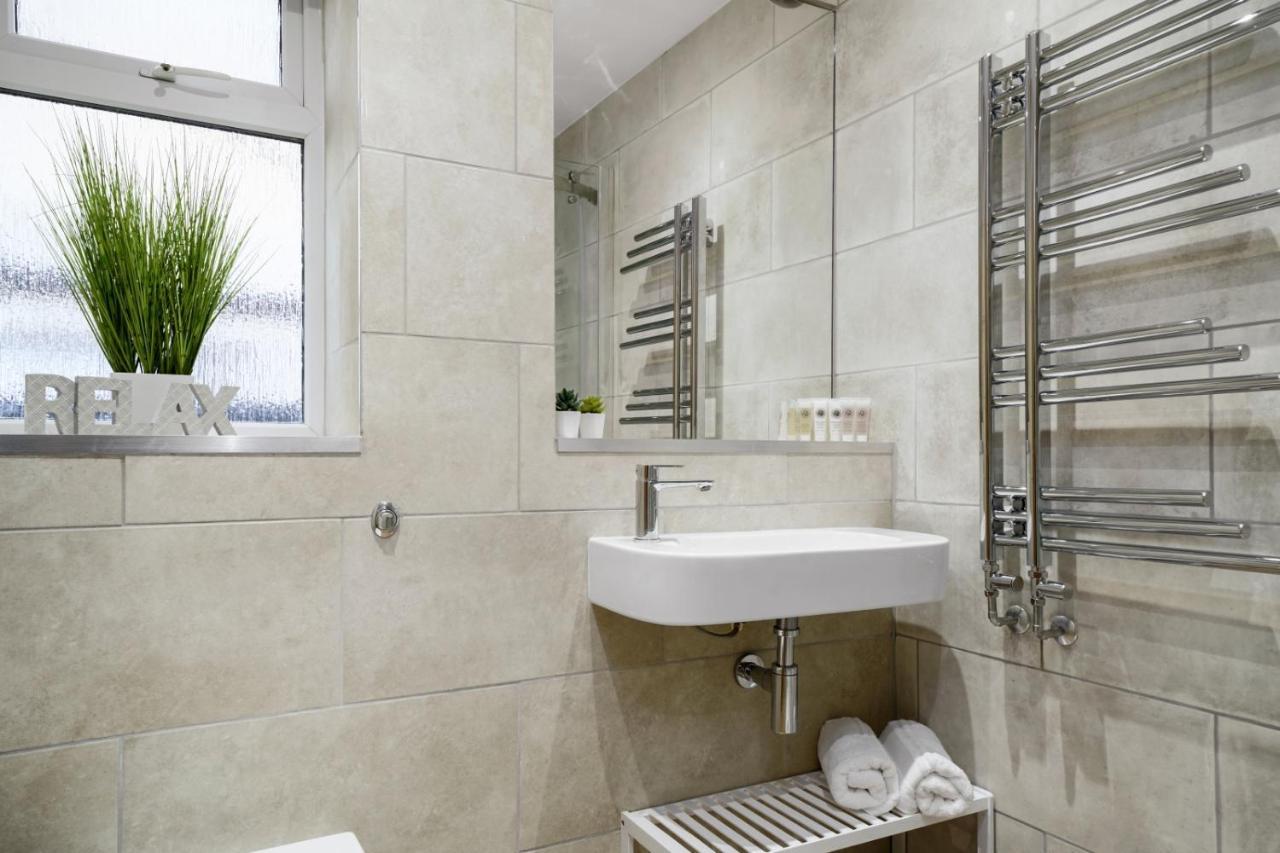 Modern Bungalow In Maidstone Sleeps 5 With Free Parking Bagian luar foto